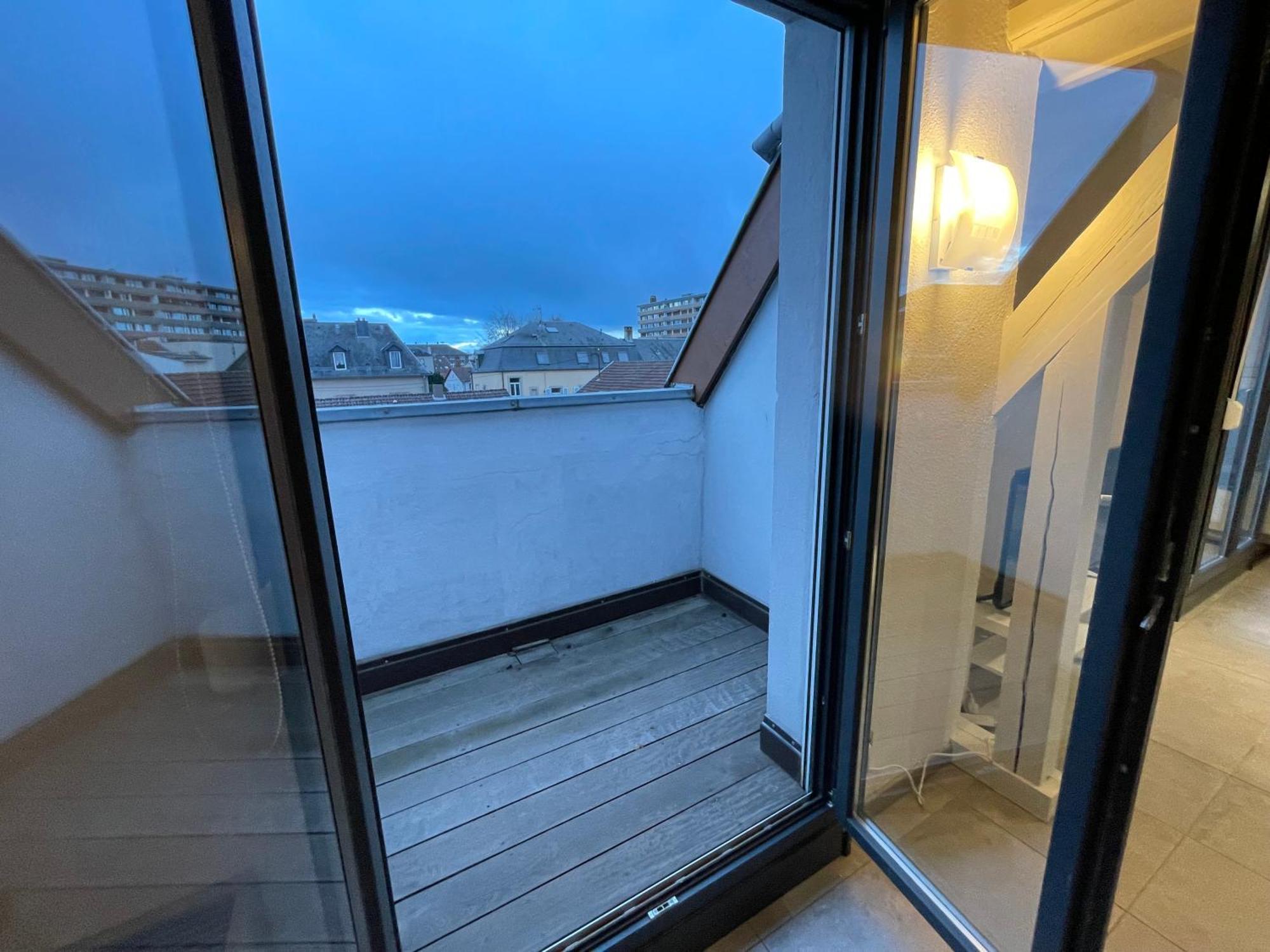 Fathala - Appartement Lumineux En Dernier Etage - Face A La Gare Routiere Sarrebourg Eksteriør bilde