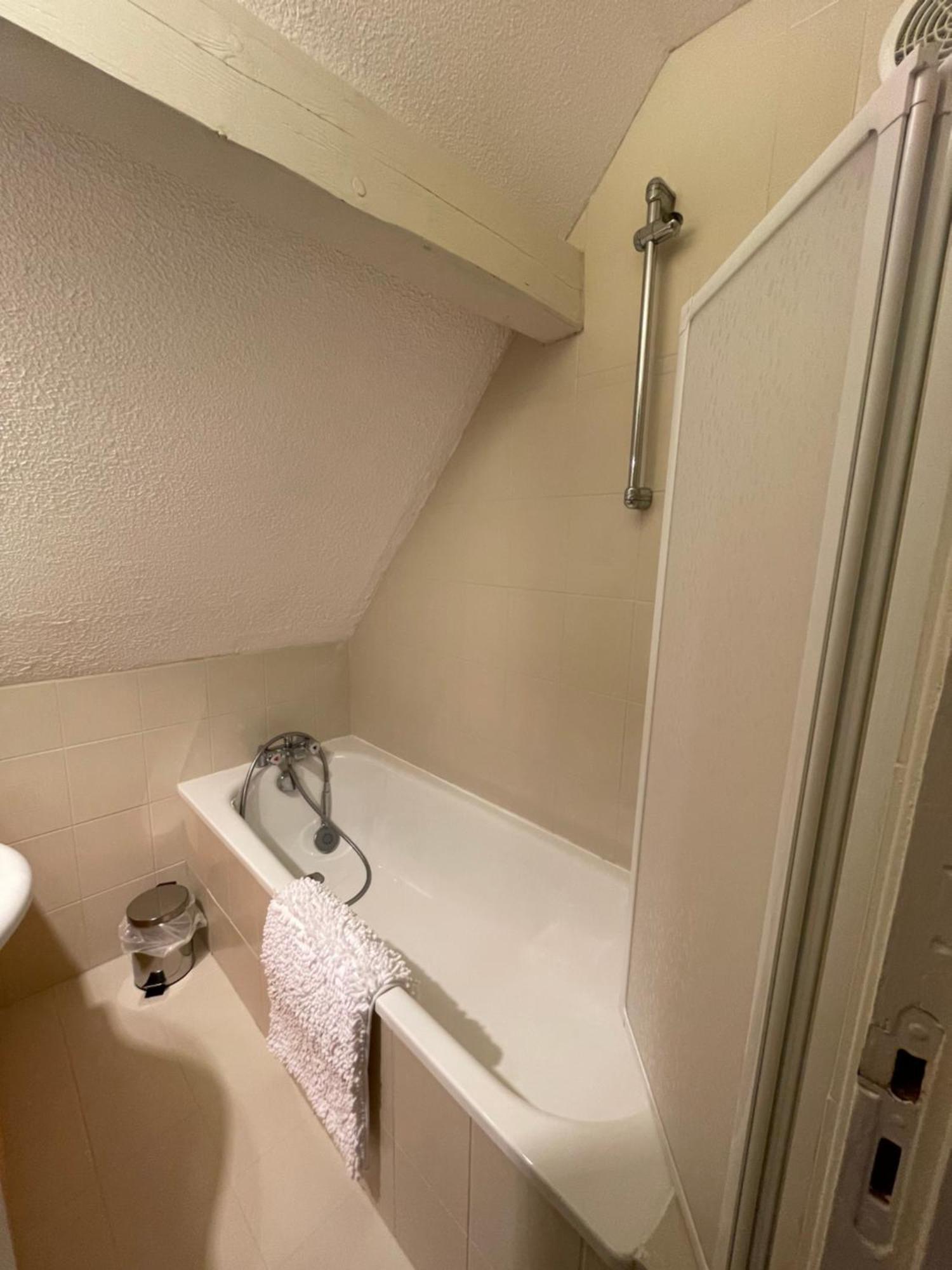 Fathala - Appartement Lumineux En Dernier Etage - Face A La Gare Routiere Sarrebourg Eksteriør bilde
