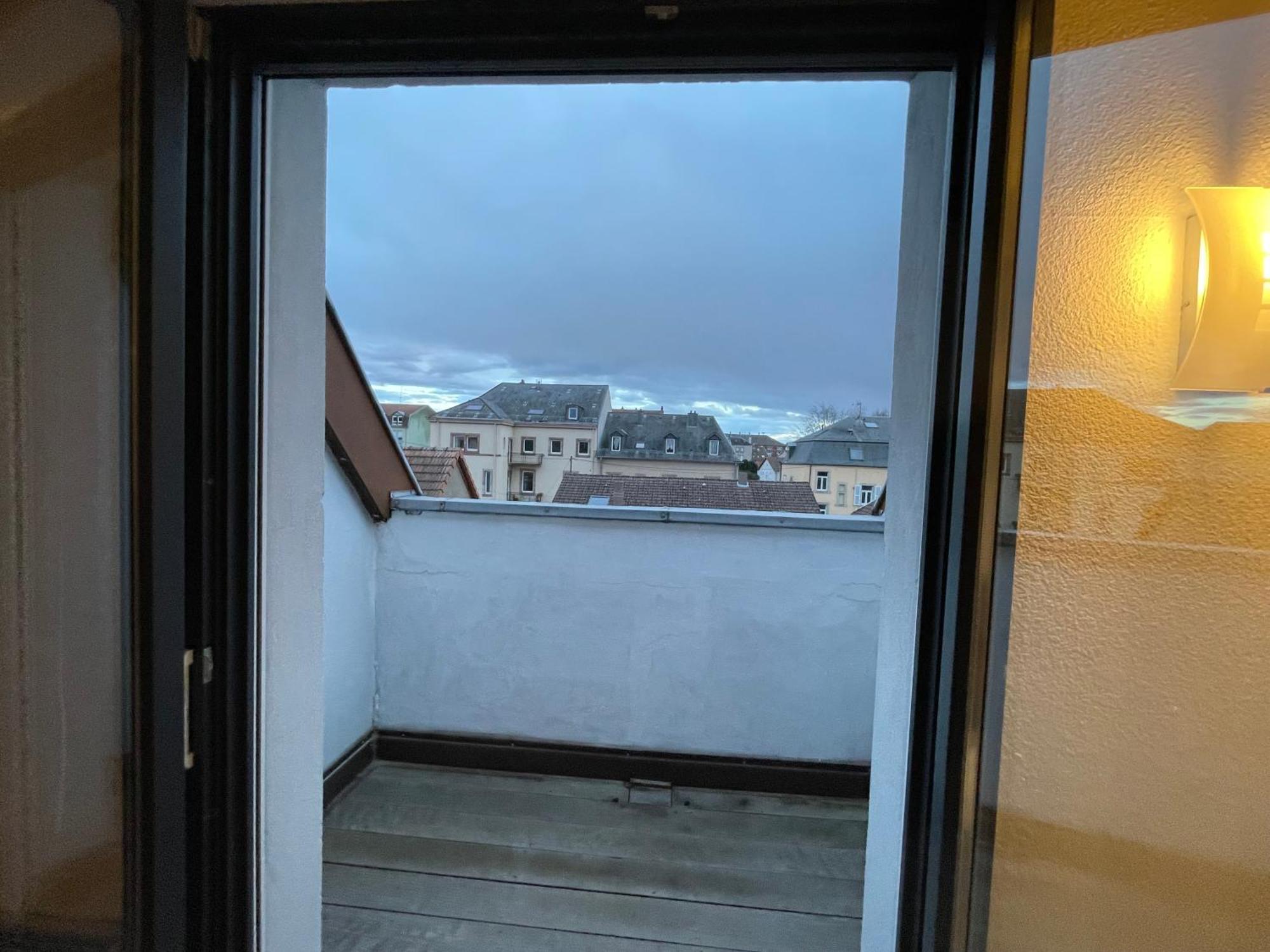 Fathala - Appartement Lumineux En Dernier Etage - Face A La Gare Routiere Sarrebourg Eksteriør bilde